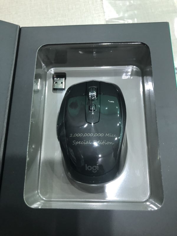 第20億只紀念鼠標！羅技贈與凱華